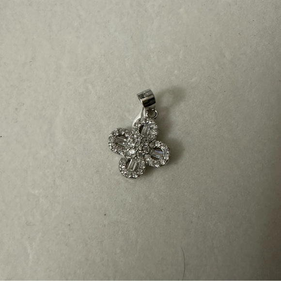925 Sterling Silver flower Pendant - Picture 6 of 9